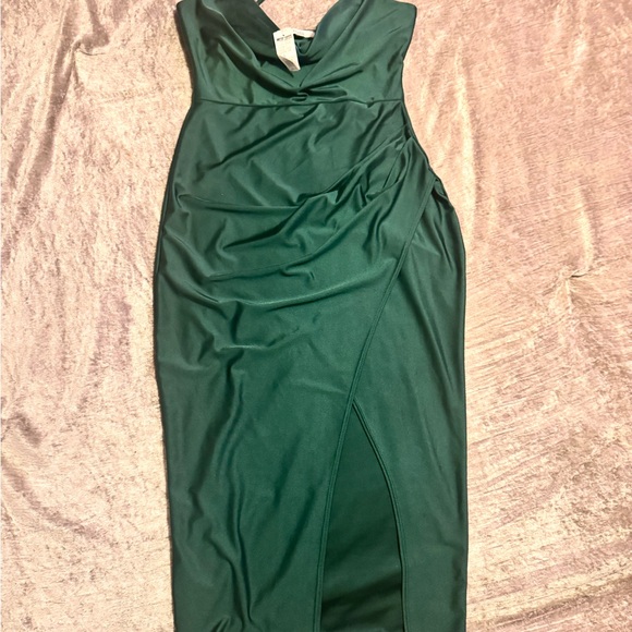 Elegant Green Evening Dress - Picture 2 of 7